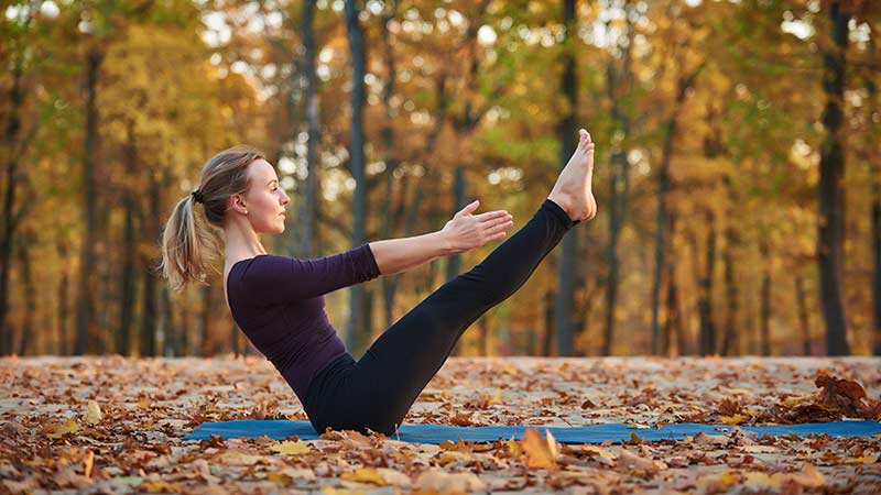 mejores posturas de yoga para los abdominales